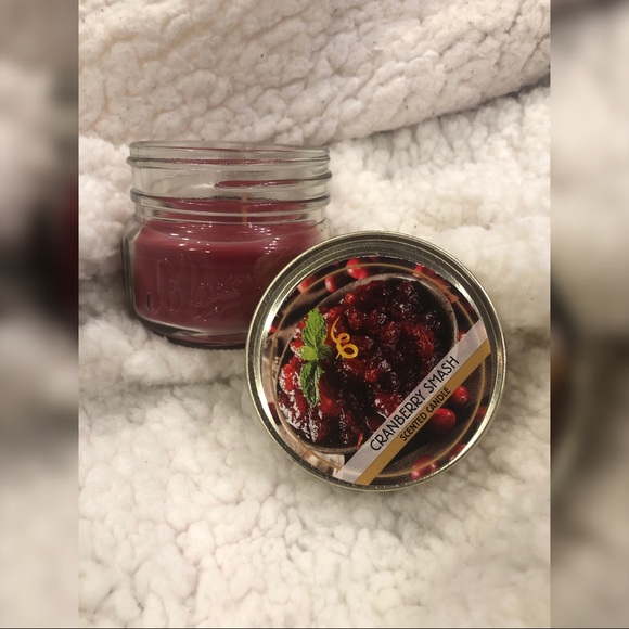 ❄️3/$12❄️ Cranberry Smash candle - Picture 2 of 4
